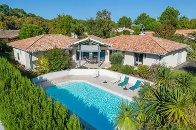 Image de Villa familiale avec piscine chauffée, clim, 4 chambres, proche golf et plages