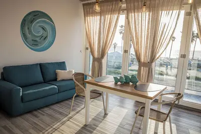 Deluxe Mistral Apartment - Sea View