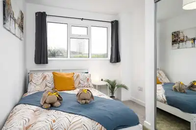 Image de Modern 4 Bed House-Free Parking