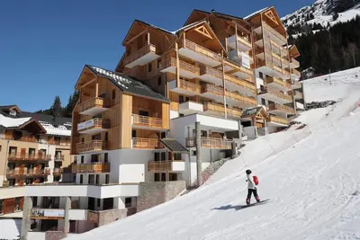 Image de Ski in and Ski out in style in Oz / Alpe d’Huez and great for the Summer too!