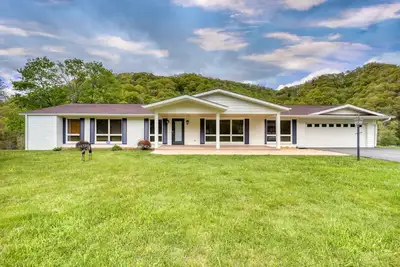 Image de 5 Acre Modern Mini-Farm Property with Mountain Views and Lengthy Trout Waters