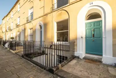 Image de Grand 3 bed Georgian town house in central Bath | Pass the Keys