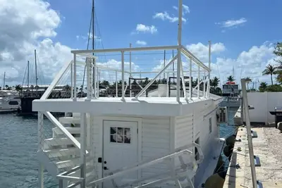 Image de Cozy Houseboat