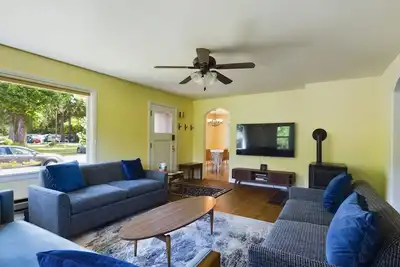Image de Daffodil Cottage! Downtown Packwood, walk to brewery, restaurants, shops! Wifi