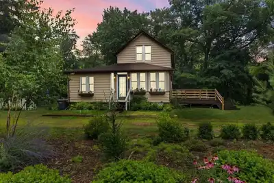 Image de 30 night min stay. Cozy cottage in St. Joseph on 1. 1 acres wooded lot with view