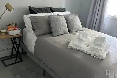 Image de Room In Shared Apartment Near Stamped Grounds