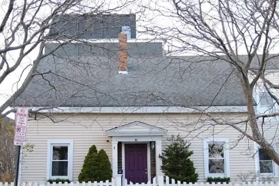 Image de Historic Munjoy Hill apartment, just 3 blocks from the ocean & pet-friendly!