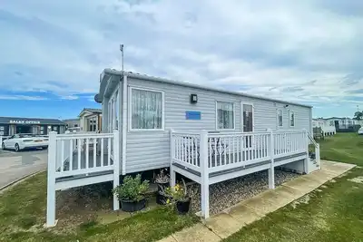 Image de Lovely 6 berth caravan with decking nearby Pakefield beach ref 68006cl