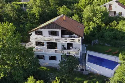 Spacious villa with a fantastic view and a swimming pool