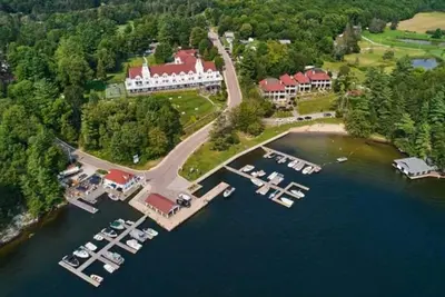 Muskoka-L Rosseau. Beach front cottage with use of Windermere Resort amentities