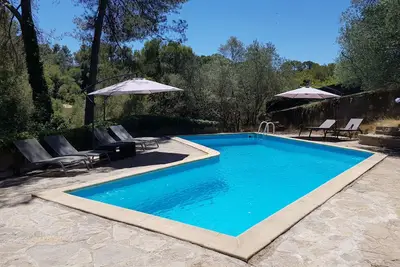 Image de Maison avec piscine et jacuzzi