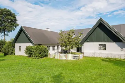 Image de Maison confortable Ă FĂĄrevejle avec.