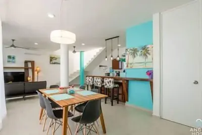 Image de Penthouse apt w Rooftop bar & Pool, 200 m to Beach