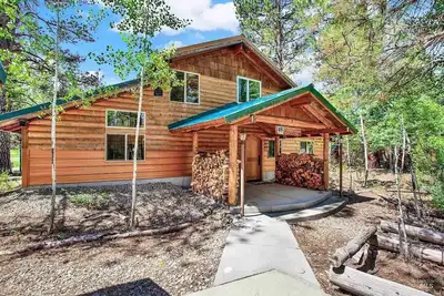 Image de Fantastic Riverside Cabin with Hot Tub, Wfi!