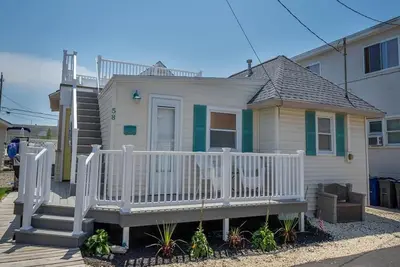 Image de Beach Cottage with Roof Deck