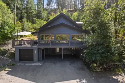 Image de The Luxe Lake Cabin – Lake View, Sauna, & More