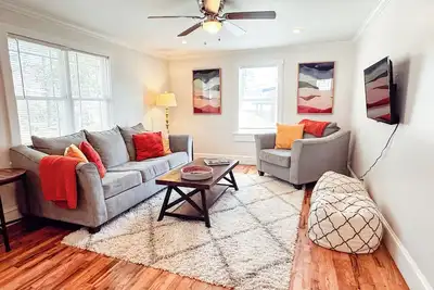 Image de Downtown Thomasville Retreat- Walk Downtown!
