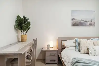 Image de Central Mosman 2br Family Unit with Bunk Beds & Parking.