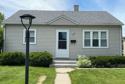 Image de 3 bedroom Bayview house. Located in quiet residential area.