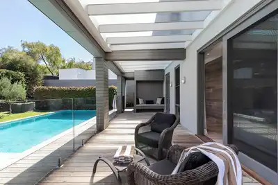 Image de Grand Beachside Retreat in secluded location with iconic restaurant on doorstep.
