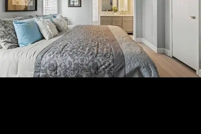 Image de 6 miles from Surf City Beach. Room to park boat and Suv
