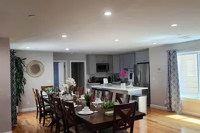 Image de 8-Br, 8-Bath Home: Your Perfect Staycation near Sf