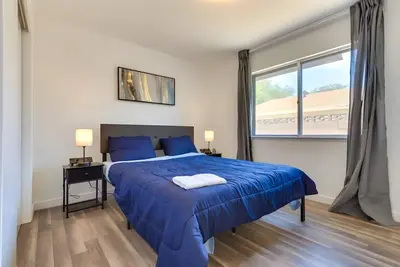 Image de Peaceful & Modern Ridgecrest Retreat: Spacious 4-Bed Home w\/ Private Yard