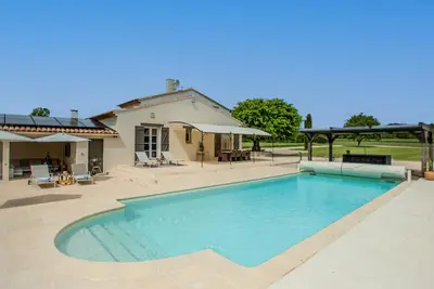 Image de Villa de luxe avec piscine, tennis et sauna