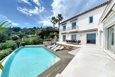 Image de Propriété d'Exception 4 Chambres, Vue Mer Panoramique, Piscine, Salle de Sport