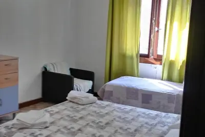 Image de A Private Room With Private External Bathroom In Mestre Train Station