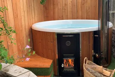 Image de Riverside Cottage with luxurious wood fired hot tub in Ballater