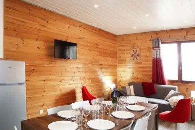 Image de Appartement spacieux pour 10 personnes en station, balcons, en face des pistes