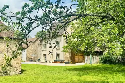 Image de A cosy, spacious, well equipped 3 bedroomed farmhouse with wood-fired hot tub!