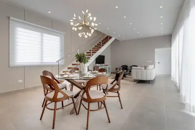 Image de Nouvelle villa de luxe près de la plage!