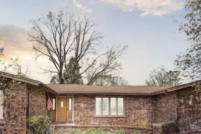 Image de Near Shopping & Dining- The South Bend Bungalow
