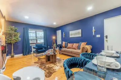 Image de 2 Deep Discounted Apts by American Dream, Sleeps 8