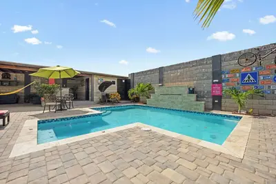 Image de Unique 5br Home! Private Pool! Outdoor Shower!
