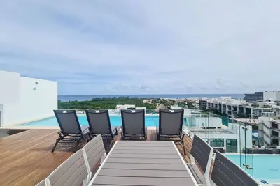 Image de Stylish 1br | Private Balcony + Rooftop with Sea View