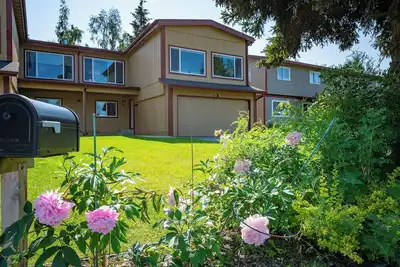 Image de Spacious Home close to Coastal Trail and Downtown