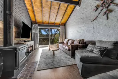 Image de Deadwood Den - Luxurious 3br Townhouse l Lake Views l Bath l WiFi