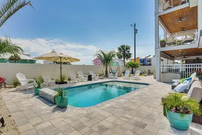 Image de Rooftop Deck & Hot Tub: Mexico Beach Home!