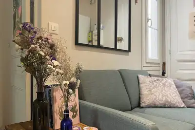 Image de Bel appartement parisien typique, Cosy & Lumineux. À 10 min du centre de Paris!