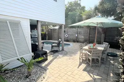 Image de Adorable Laguna Beach Cottage -West end Pcb- 2 Bedroom & 2 Bath. Private Pool!