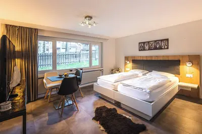 Image de Grand studio 2 pièces, proche de la gare et des pistes de ski.