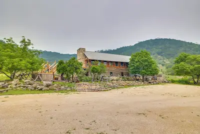 Image de Rural Texas Villa w/ Hot Tub - Horses Welcome!
