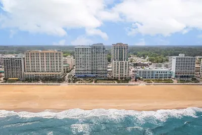 Image de Hilton's 2 bedroom 2 bath: Beach Front Resort! Amenities: 21+ pool and hot tub