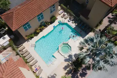 Image de Anna Maria Island Steps to Beach | Pool & Hot Tub | 3br, 2ba & Balcony
