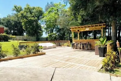 Image de Banana Leaf Villa- Book your gathering today!