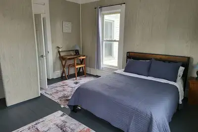 Image de 2nd Floor Apt. Downtown near Wec