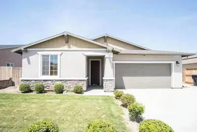 Image de Tranquil and Spacious Family Haven by Sequoia & Kings Canyon National Park!